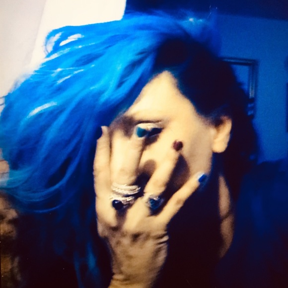 Meet this Posher, Patricia. Hair LOVE in color - Picture 3 of 4